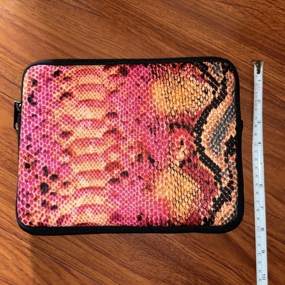 Snake print black tech iPad case tablet small neoprene padded zip Cynthia rowley - Picture 7 of 7